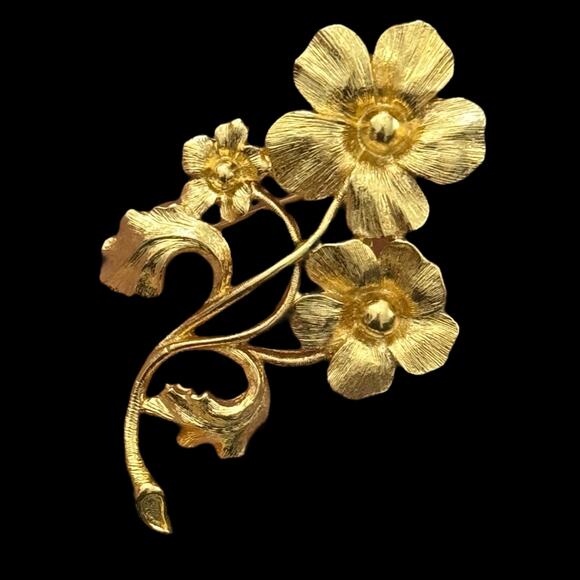 Vintage Monet Gold Tone Flower Brooch - Picture 1 of 4